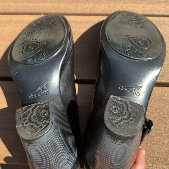 dansko pumps